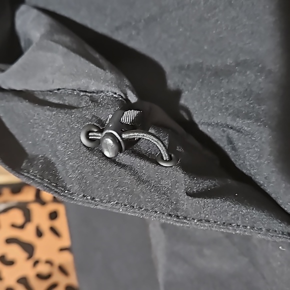 The Northface Hooded, Medium, Black Dryvent lightweight jacket. - Picture 16 of 16